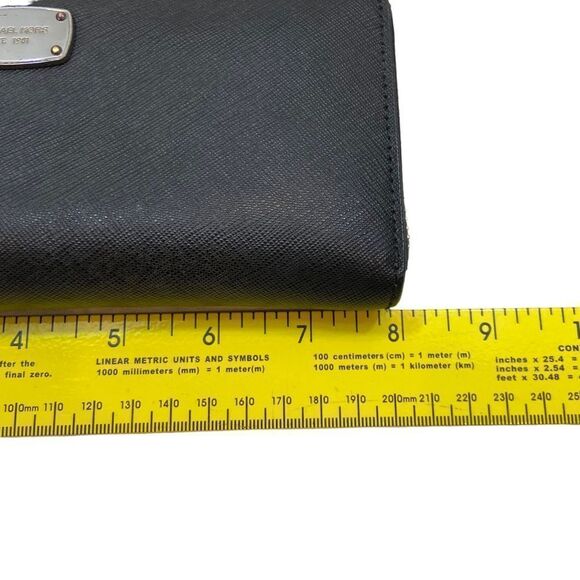 Michael Kors Black Leather Jet Set Travel Zip Around Wallet - Picture 10 of 14